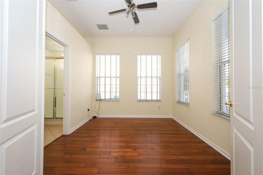 En Venta: $394,000 (3 camas, 3 baños, 1854 Pies cuadrados)