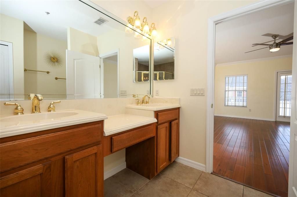 En Venta: $394,000 (3 camas, 3 baños, 1854 Pies cuadrados)