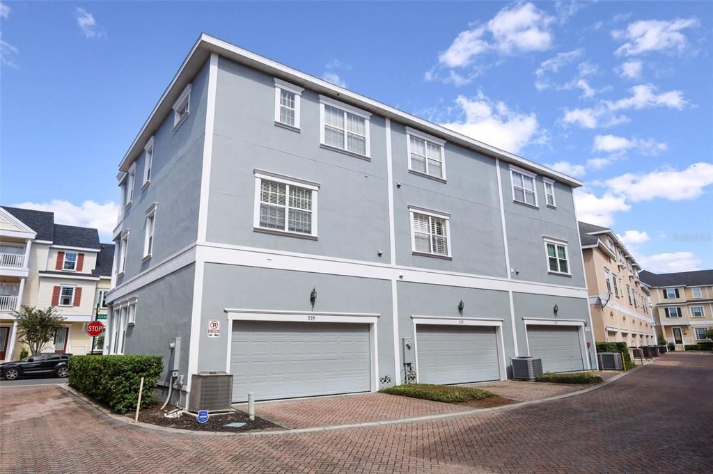 En Venta: $394,000 (3 camas, 3 baños, 1854 Pies cuadrados)