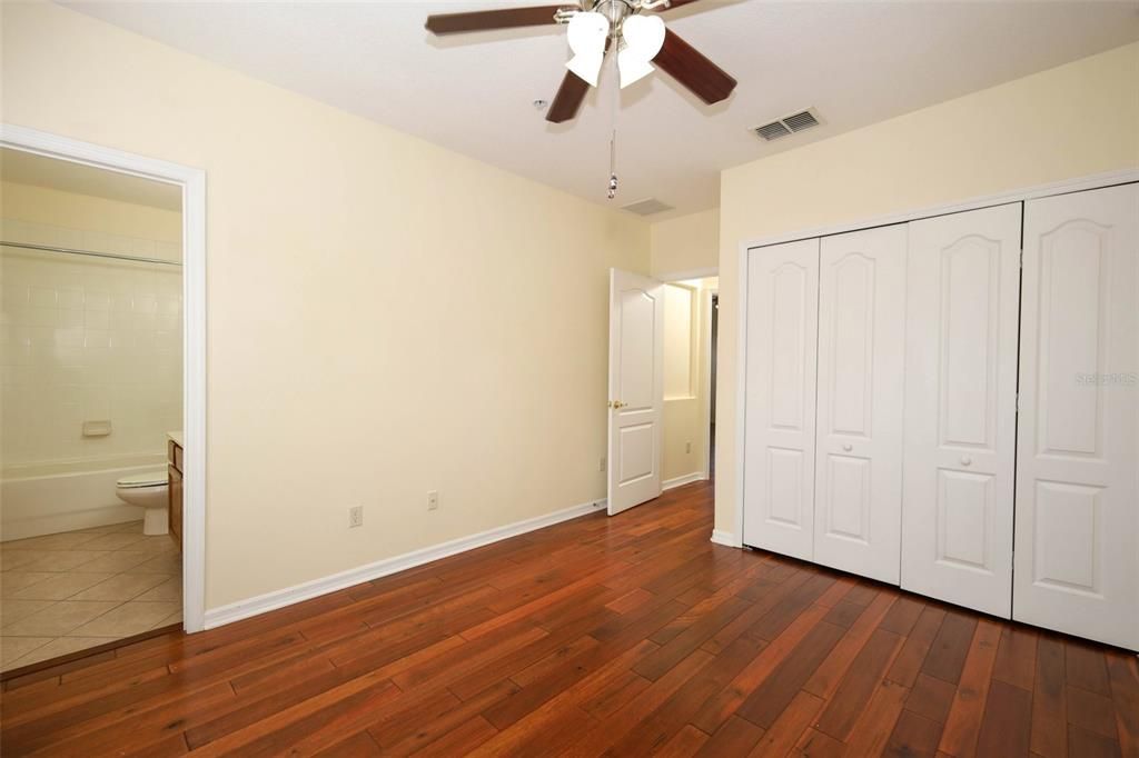 En Venta: $394,000 (3 camas, 3 baños, 1854 Pies cuadrados)