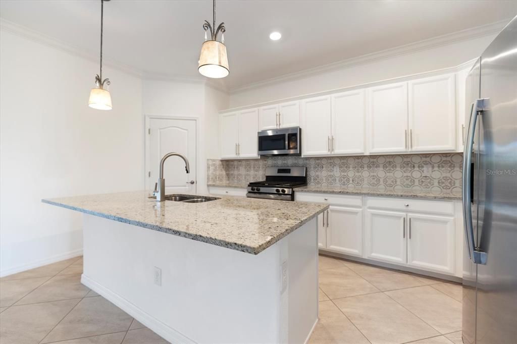 For Sale: $549,900 (3 beds, 3 baths, 1849 Square Feet)