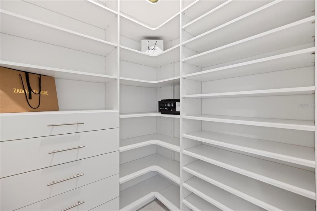 For Sale: $549,900 (3 beds, 3 baths, 1849 Square Feet)