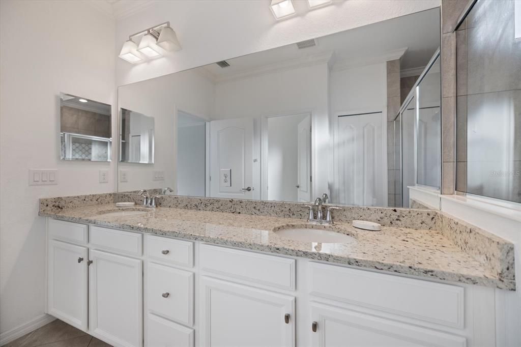 For Sale: $549,900 (3 beds, 3 baths, 1849 Square Feet)