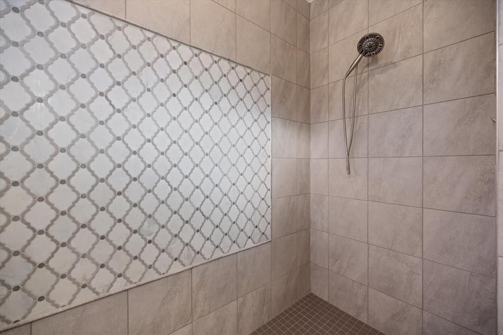 For Sale: $549,900 (3 beds, 3 baths, 1849 Square Feet)