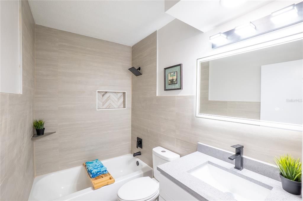 На продажу: $379,000 (2 спален, 2 ванн, 1194 Квадратных фут)