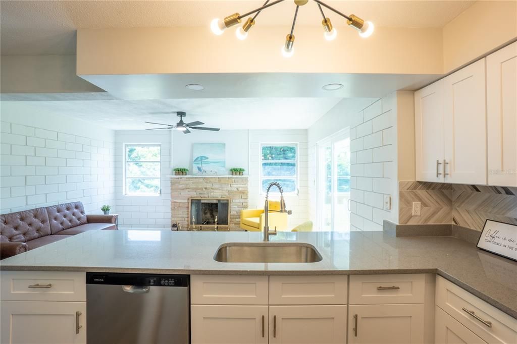 На продажу: $379,000 (2 спален, 2 ванн, 1194 Квадратных фут)