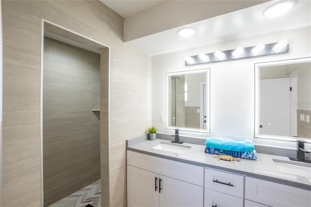 На продажу: $379,000 (2 спален, 2 ванн, 1194 Квадратных фут)