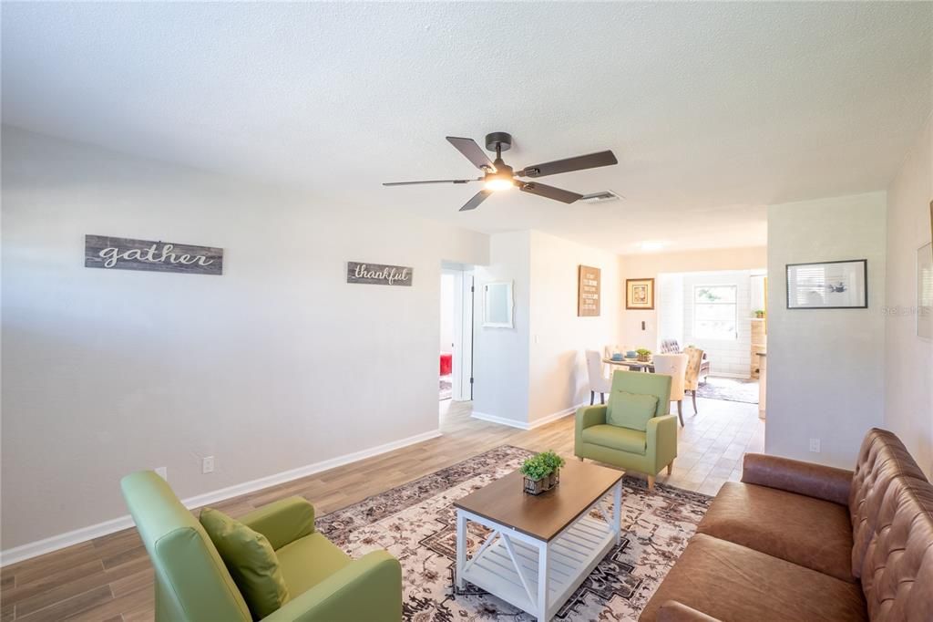 На продажу: $379,000 (2 спален, 2 ванн, 1194 Квадратных фут)