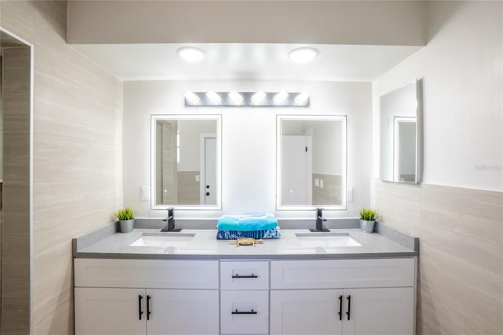 На продажу: $379,000 (2 спален, 2 ванн, 1194 Квадратных фут)