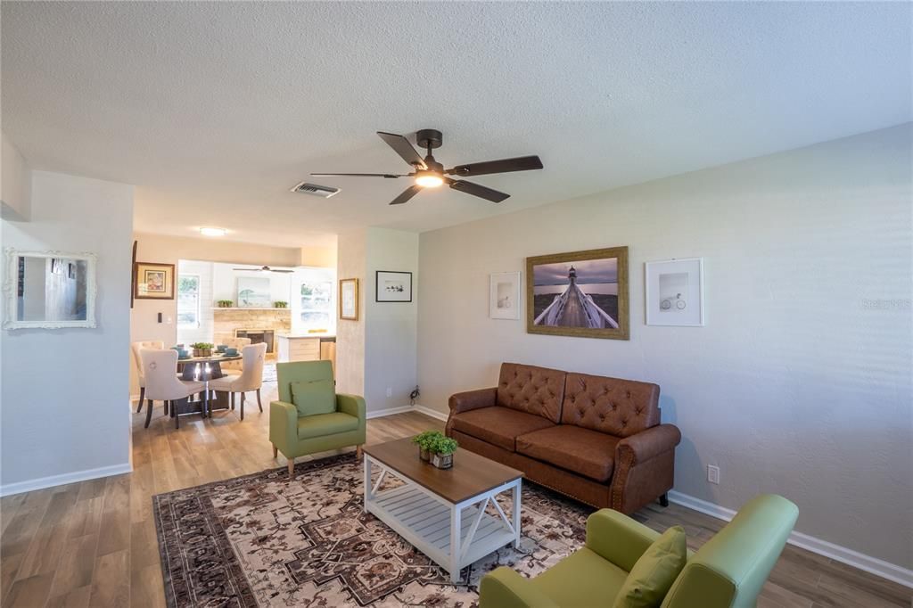 На продажу: $379,000 (2 спален, 2 ванн, 1194 Квадратных фут)