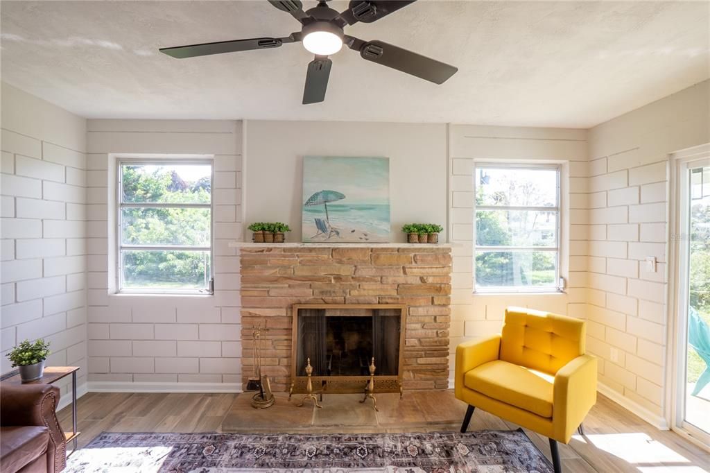 На продажу: $379,000 (2 спален, 2 ванн, 1194 Квадратных фут)