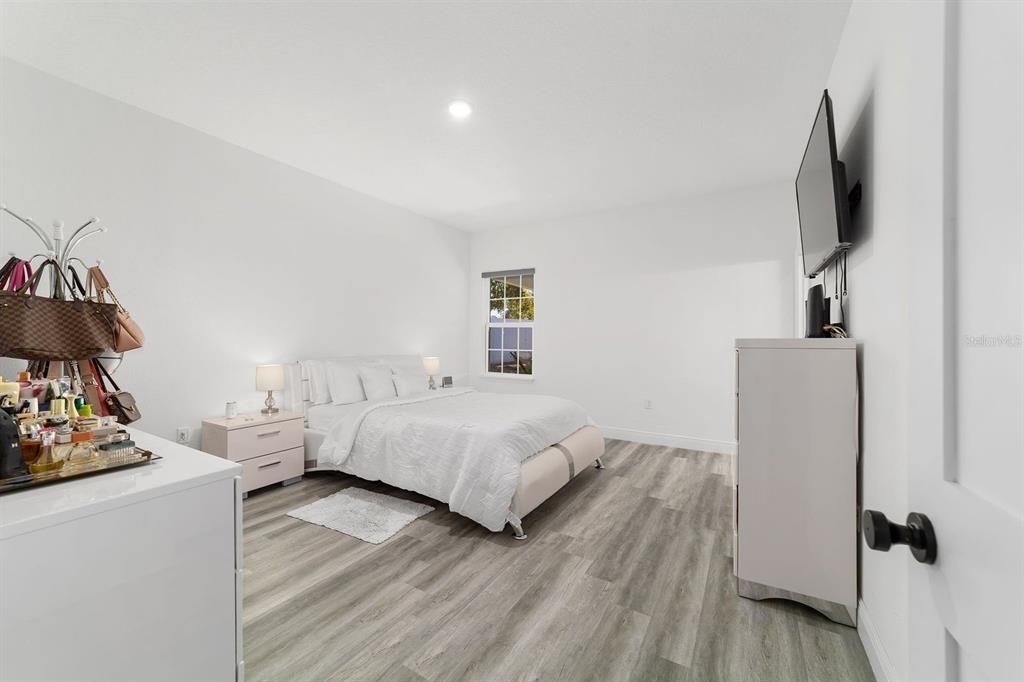 На продажу: $379,000 (4 спален, 2 ванн, 1622 Квадратных фут)