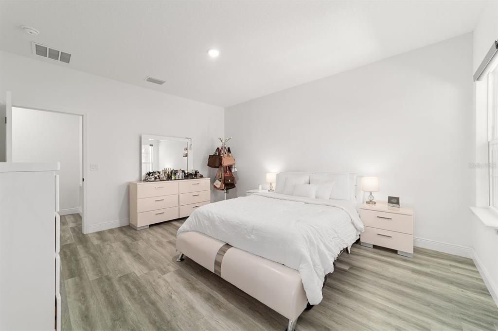 На продажу: $379,000 (4 спален, 2 ванн, 1622 Квадратных фут)