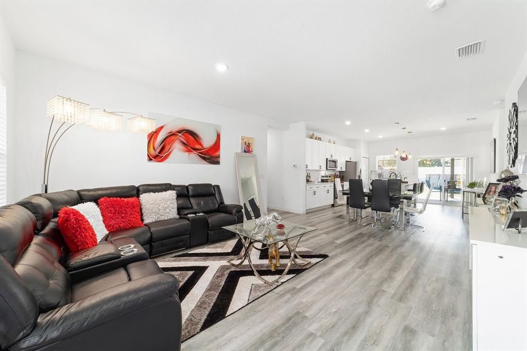 На продажу: $379,000 (4 спален, 2 ванн, 1622 Квадратных фут)