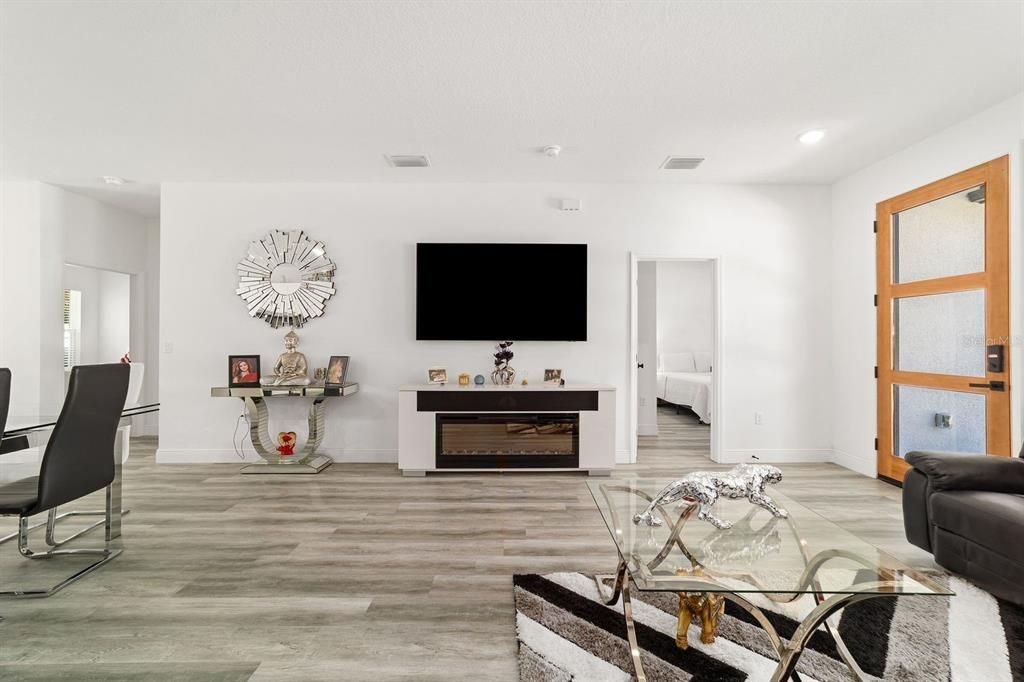 На продажу: $379,000 (4 спален, 2 ванн, 1622 Квадратных фут)