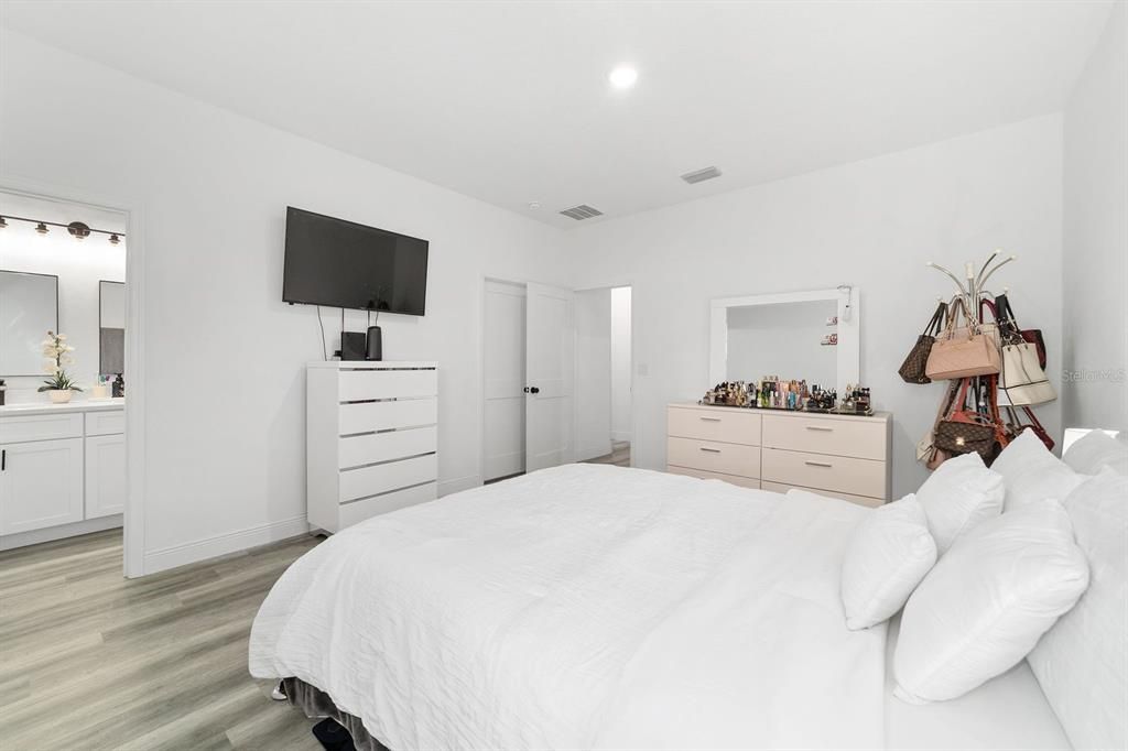 На продажу: $379,000 (4 спален, 2 ванн, 1622 Квадратных фут)