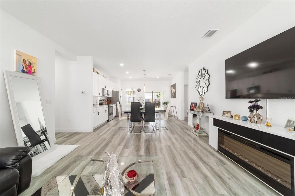 На продажу: $379,000 (4 спален, 2 ванн, 1622 Квадратных фут)