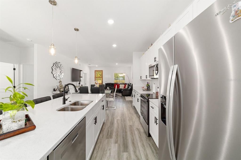 На продажу: $379,000 (4 спален, 2 ванн, 1622 Квадратных фут)