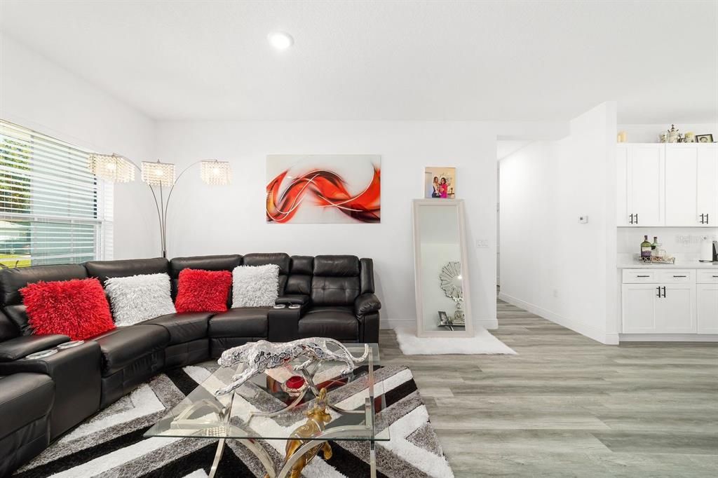 На продажу: $379,000 (4 спален, 2 ванн, 1622 Квадратных фут)