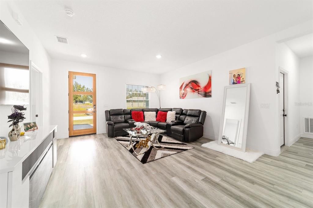 На продажу: $379,000 (4 спален, 2 ванн, 1622 Квадратных фут)