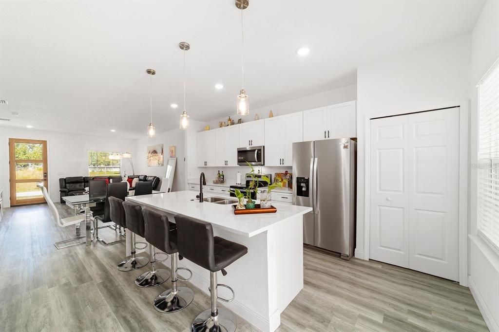 На продажу: $379,000 (4 спален, 2 ванн, 1622 Квадратных фут)