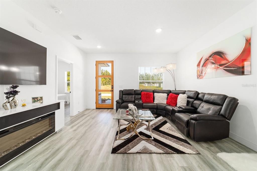 На продажу: $379,000 (4 спален, 2 ванн, 1622 Квадратных фут)