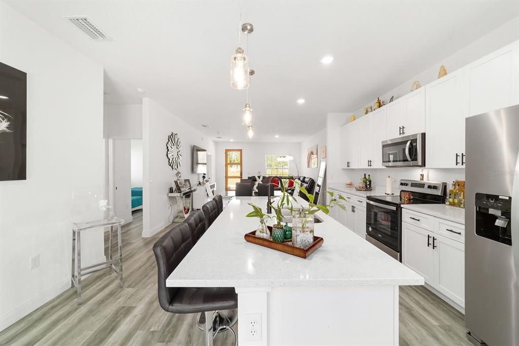 На продажу: $379,000 (4 спален, 2 ванн, 1622 Квадратных фут)