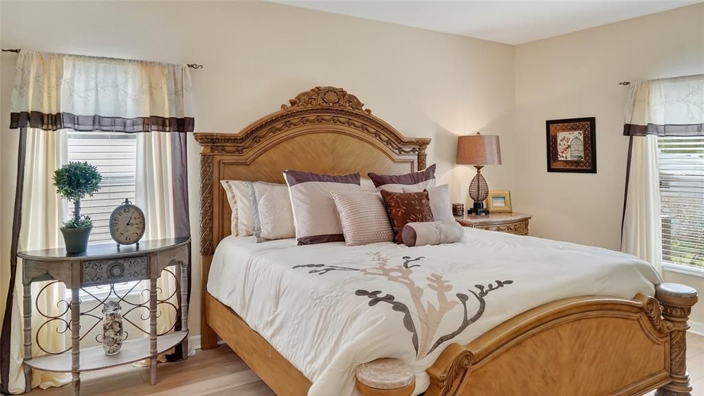 For Sale: $360,000 (5 beds, 3 baths, 2255 Square Feet)