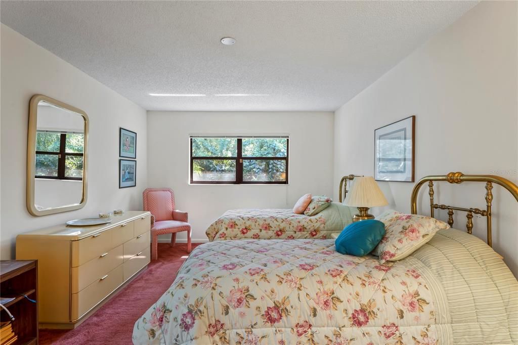 For Sale: $210,000 (2 beds, 1 baths, 1023 Square Feet)