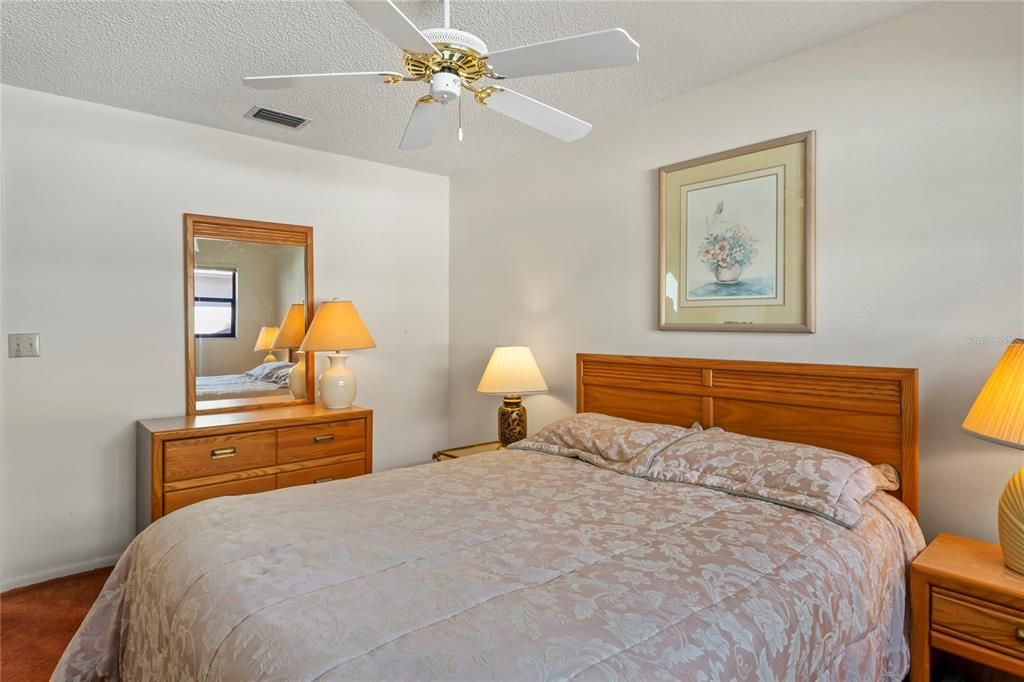 For Sale: $210,000 (2 beds, 1 baths, 1023 Square Feet)