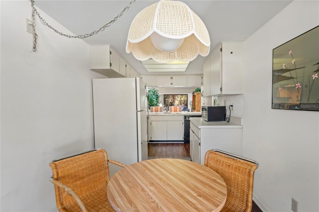For Sale: $210,000 (2 beds, 1 baths, 1023 Square Feet)