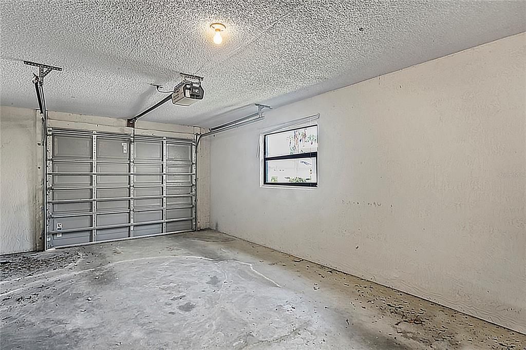 For Sale: $210,000 (2 beds, 1 baths, 1023 Square Feet)