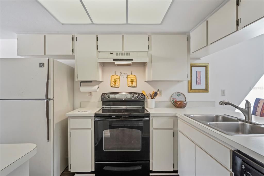 For Sale: $210,000 (2 beds, 1 baths, 1023 Square Feet)