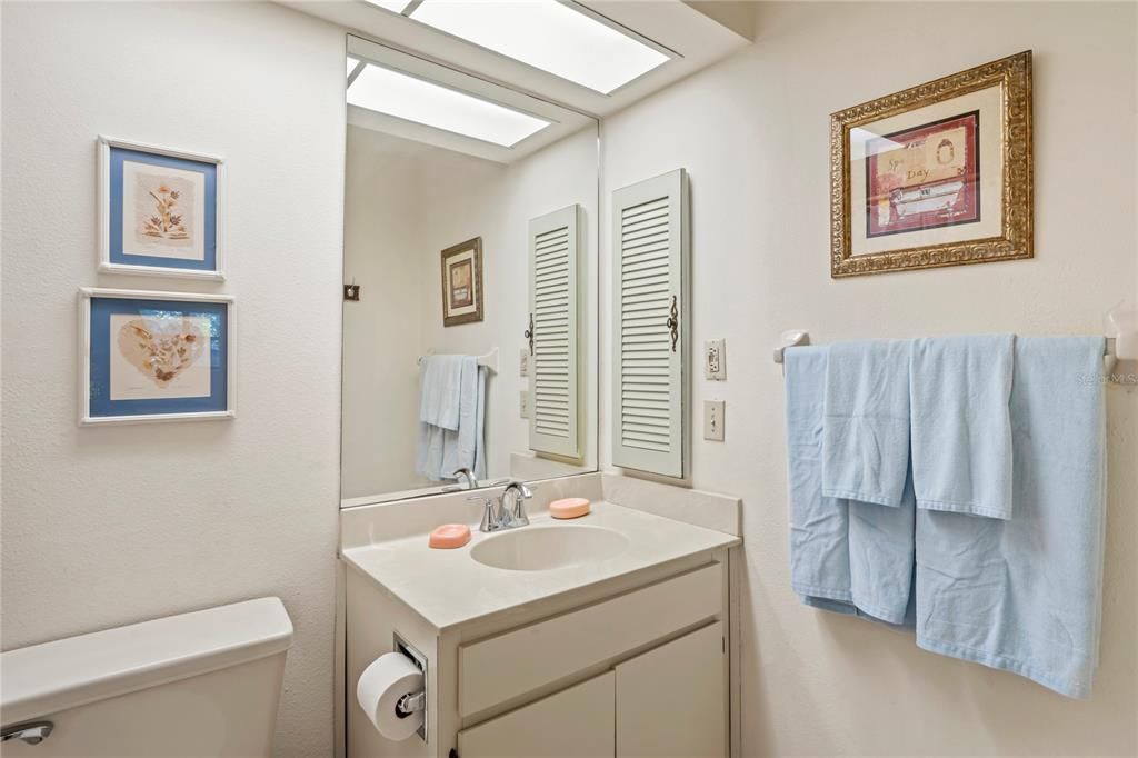 For Sale: $210,000 (2 beds, 1 baths, 1023 Square Feet)