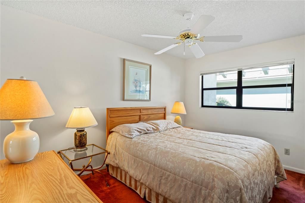 For Sale: $210,000 (2 beds, 1 baths, 1023 Square Feet)