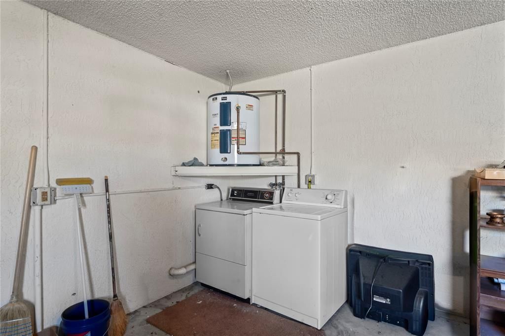 For Sale: $210,000 (2 beds, 1 baths, 1023 Square Feet)