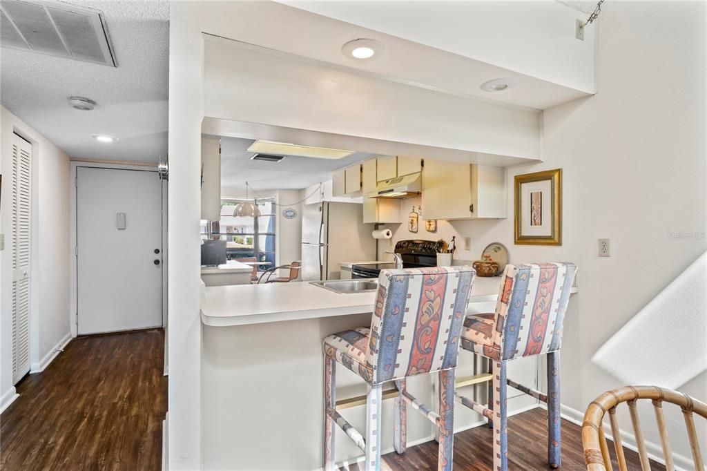 For Sale: $210,000 (2 beds, 1 baths, 1023 Square Feet)