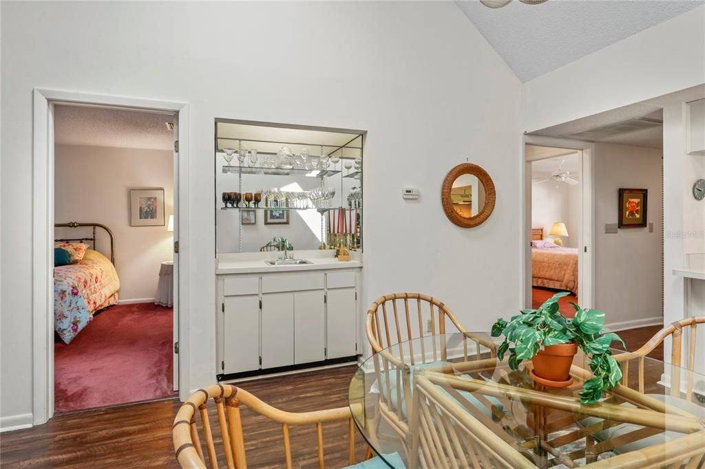 For Sale: $210,000 (2 beds, 1 baths, 1023 Square Feet)