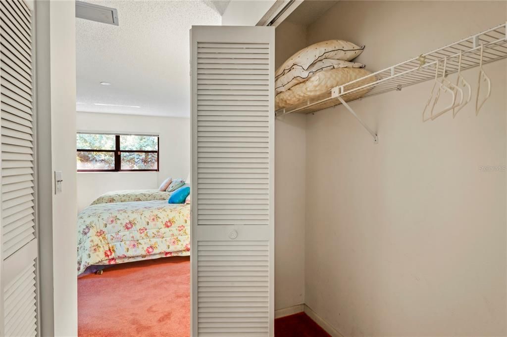 For Sale: $210,000 (2 beds, 1 baths, 1023 Square Feet)