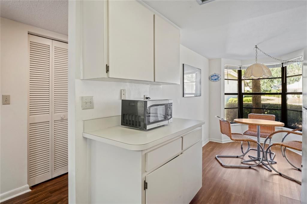 For Sale: $210,000 (2 beds, 1 baths, 1023 Square Feet)