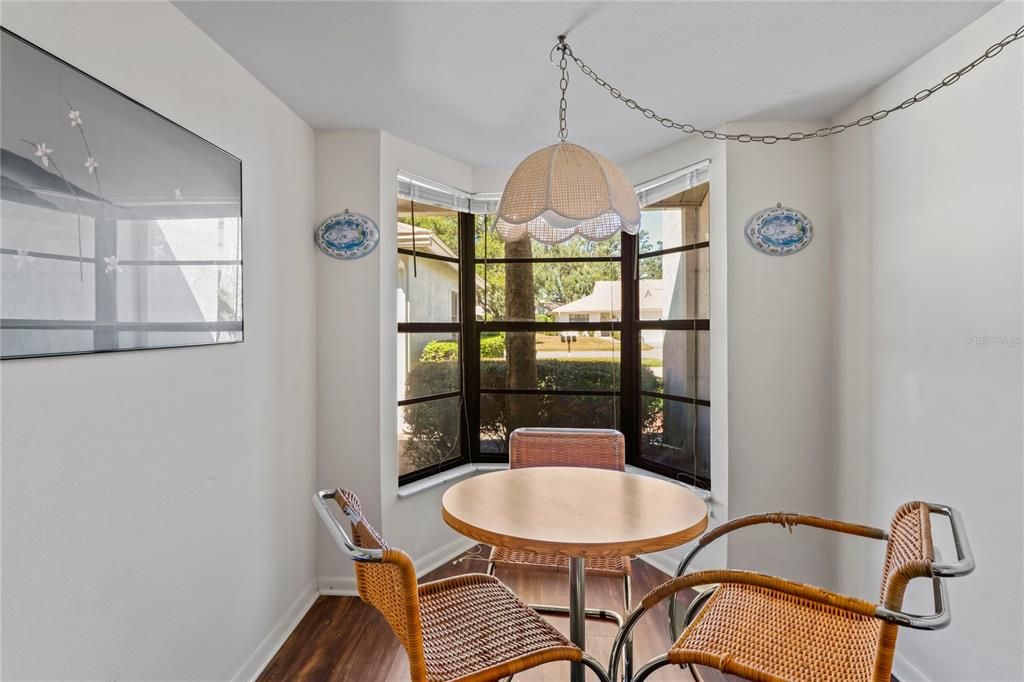 For Sale: $210,000 (2 beds, 1 baths, 1023 Square Feet)