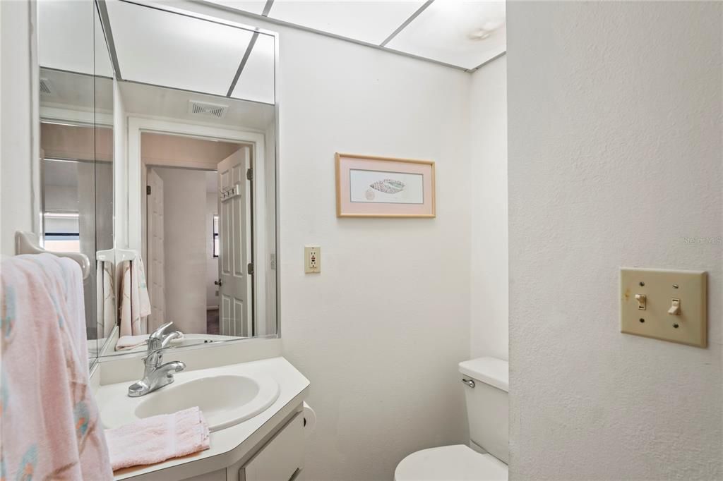 For Sale: $210,000 (2 beds, 1 baths, 1023 Square Feet)