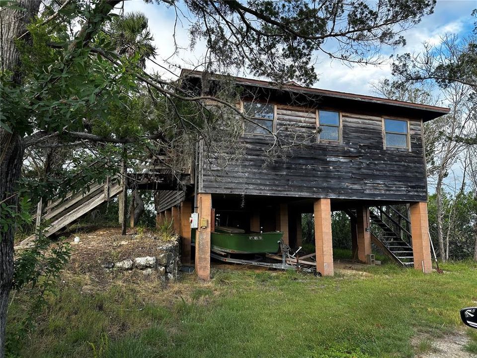 最近售出: $300,000 (3 贝兹, 1 浴室, 864 平方英尺)