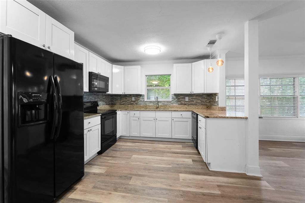 На продажу: $365,000 (3 спален, 2 ванн, 1091 Квадратных фут)