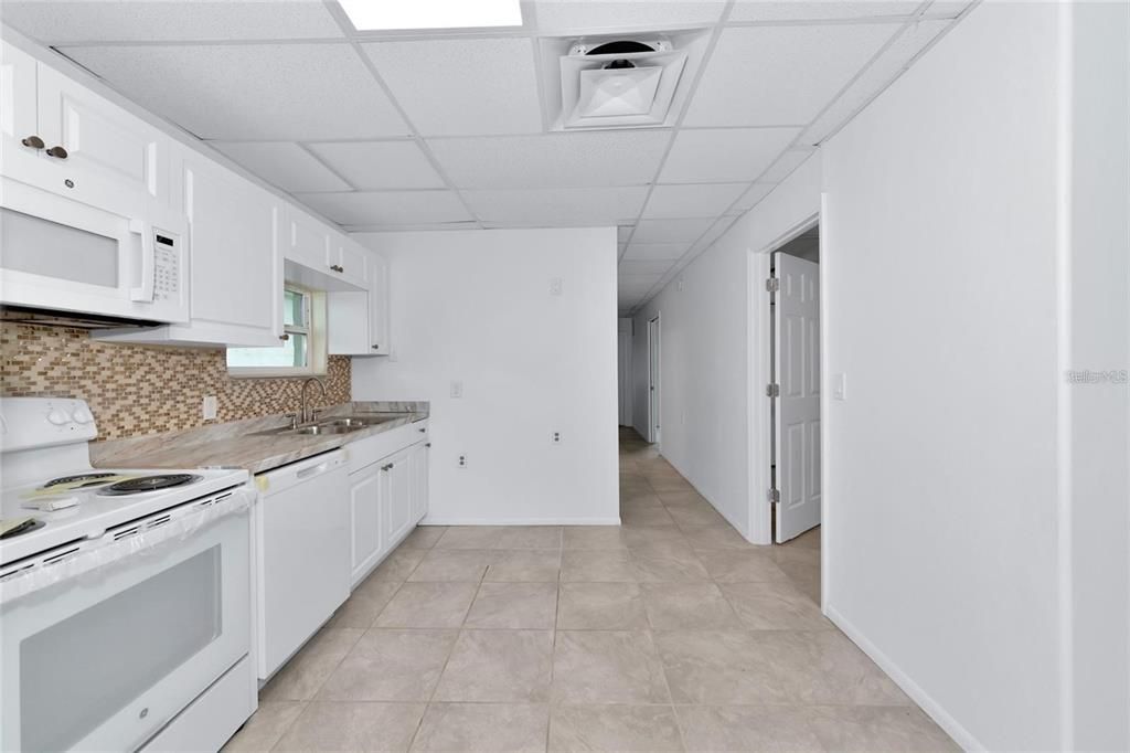 出租: $1,675 (2 贝兹, 1 浴室, 897 平方英尺)