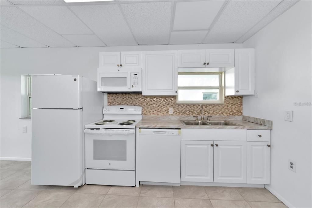 出租: $1,675 (2 贝兹, 1 浴室, 897 平方英尺)