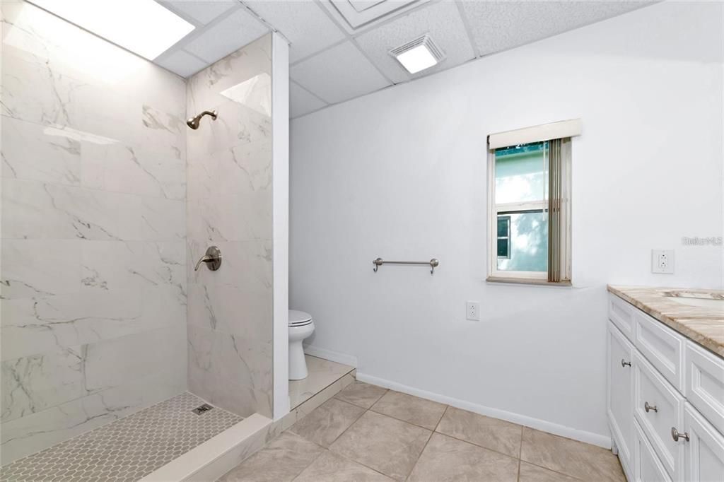 出租: $1,675 (2 贝兹, 1 浴室, 897 平方英尺)