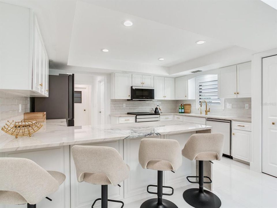 En Venta: $799,000 (3 camas, 3 baños, 2739 Pies cuadrados)