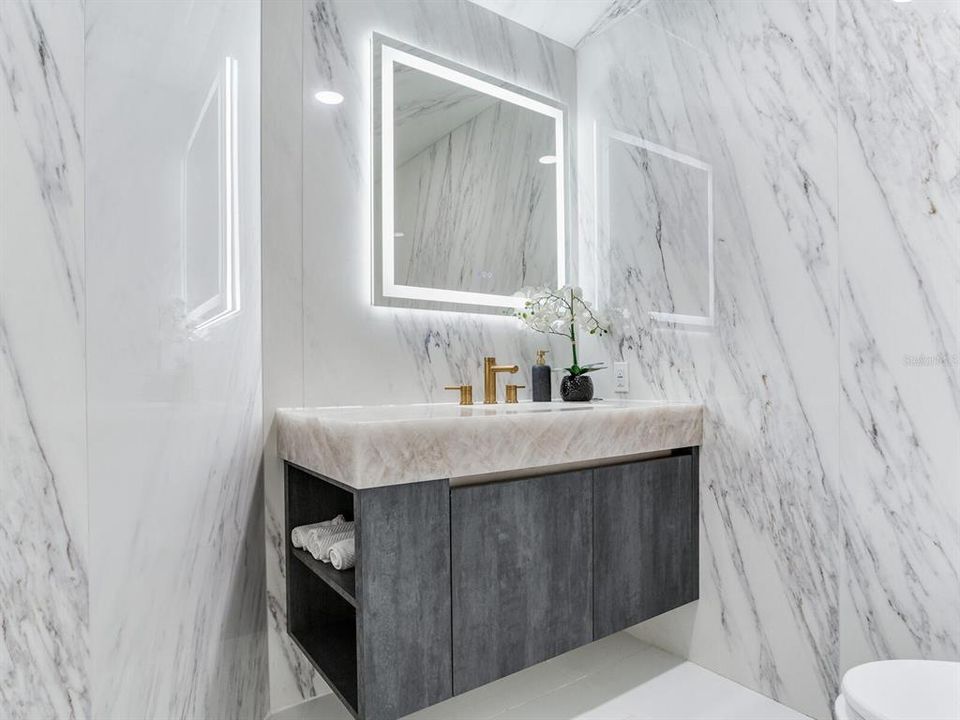 En Venta: $799,000 (3 camas, 3 baños, 2739 Pies cuadrados)