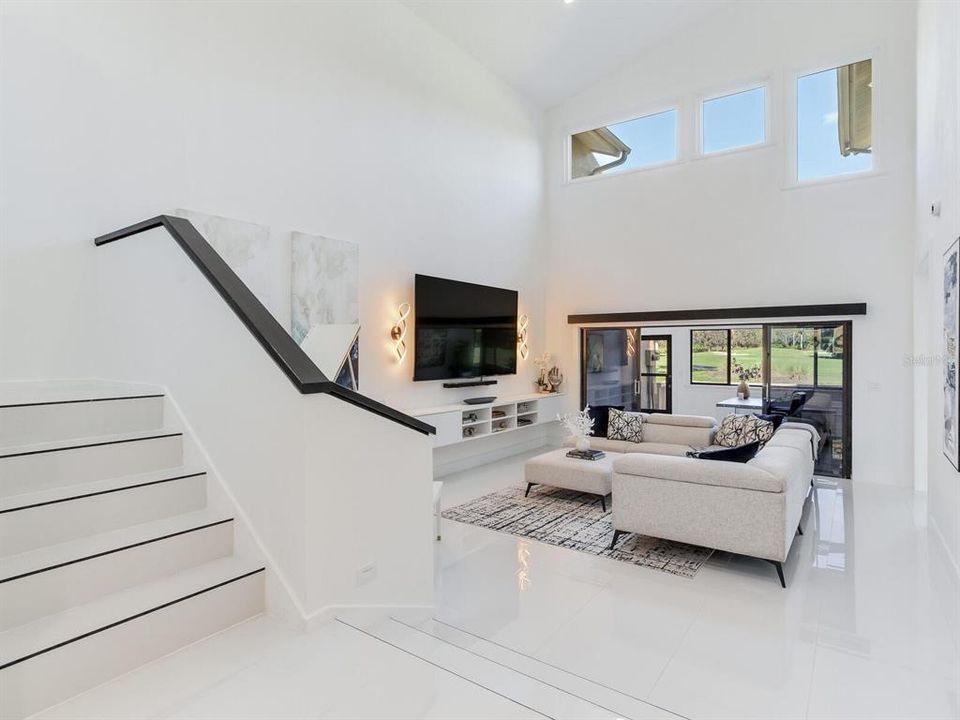 En Venta: $799,000 (3 camas, 3 baños, 2739 Pies cuadrados)